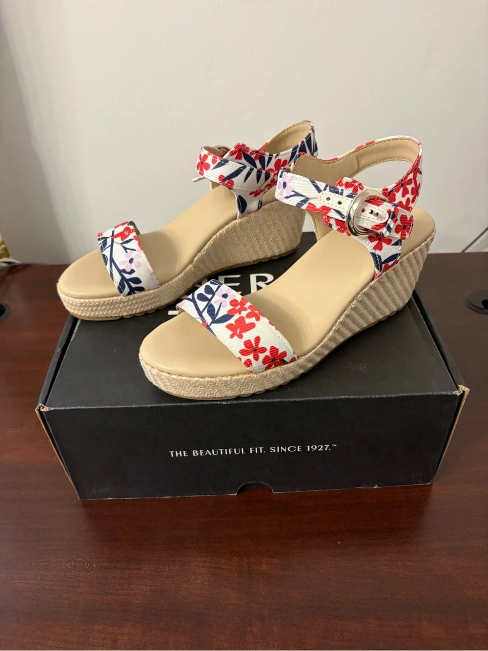 NIB‎ Naturalizer Stella Floral Wedge Sandals